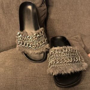 Kendall and Kylie fur and chains slide